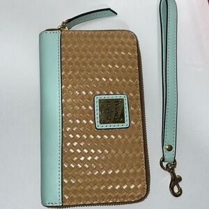 ⭐️Dooney & Bourke Wallet⭐️